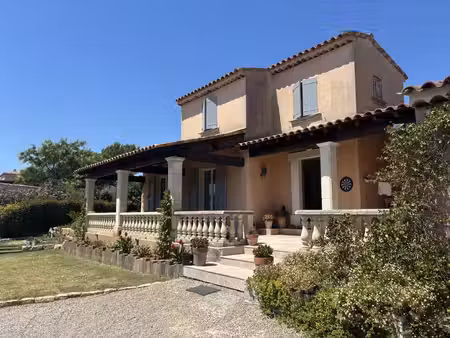 flayosc  maison de 138 m² avec piscine sur 1 200 m² de terrain