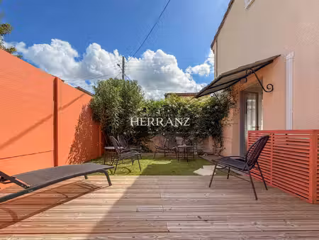 maison rénovée avec terrasse et jardin quartier saint-ferd