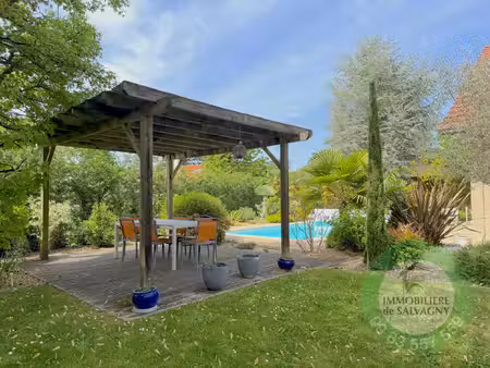 a vendre villa familiale en excellent état avec piscine chau