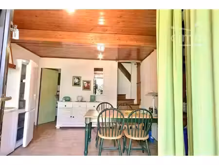 a vendre : maison de village  cours et garage double