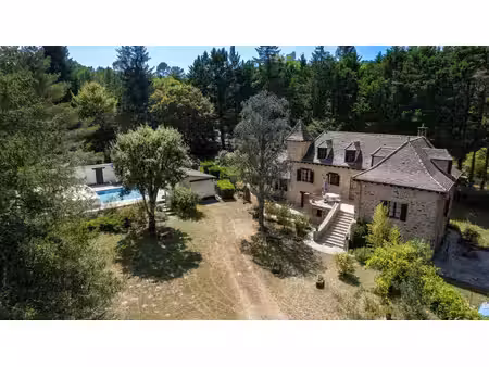 secteur gourdon-sarlat - belle propriété en pierre avec dépendances - piscine - 2 étangs..