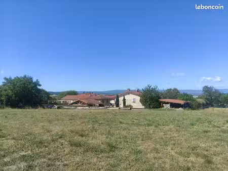 terrain 775 m² plat constructible libre de construction