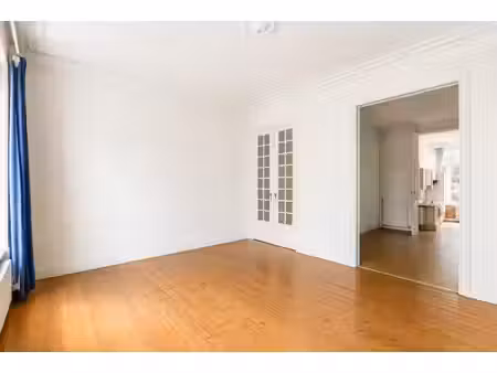 charmant appartement 1 chambre avec balcons avant.