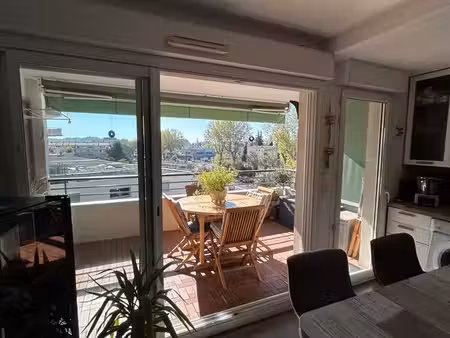 bel appartement t2 avec grande terrasse et parking privatif