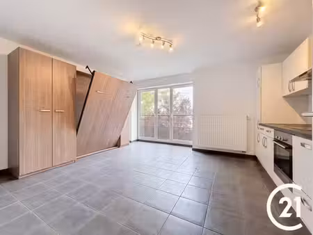 a deux pas du centre-ville: très beau studio avec cave. poss