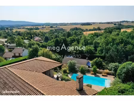 propriété 7 pièces 215 m²