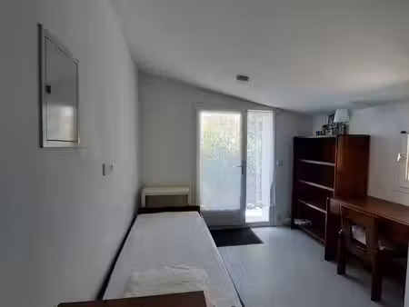 studio indépendant meublé pour étudiant à louer dans villa