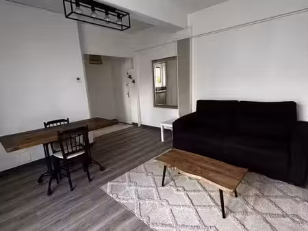 t2 meublé 40 m² avec terrasse + cave – rez-de-jardin – 690 cc