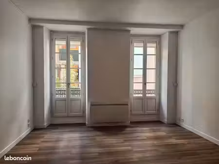 studio 1 pièce 27 m²