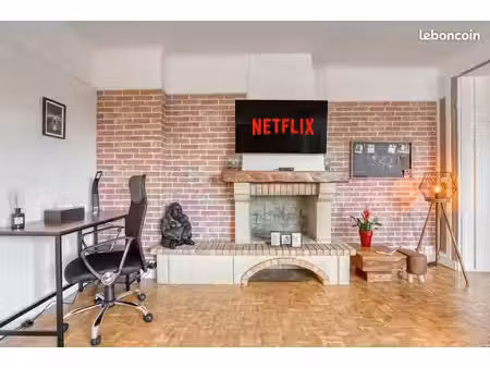 bail (1-12 mois) appartement meublé tout confort 0 charges à prévoir. 10-15min à pied du p