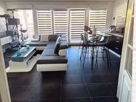 f2 de 45m2 avec balcon  terrasse et parking privé