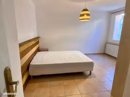 duplex meublé de 70m2 situé dans le centre ancien de lunel