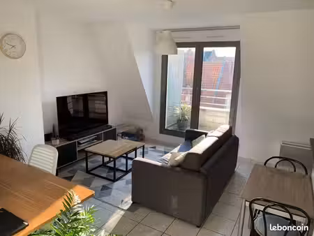 appt t2 non meublé de 50 m² au 3e et dernier étage avec grand balcon  place de parking cou