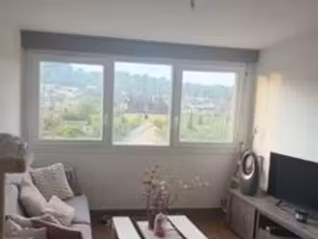 t2 à 5 mn à pieds de l'iut