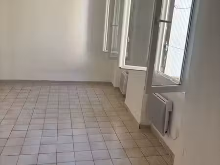 un grand studio à louer