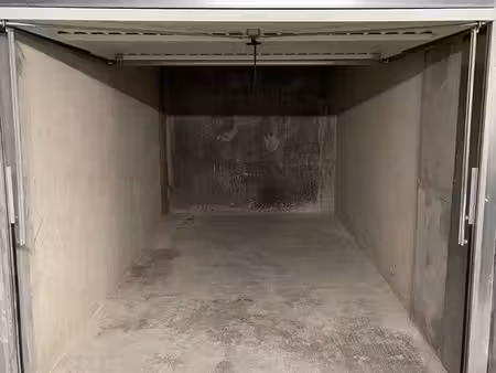 box de 12m2 sécurisé à louer