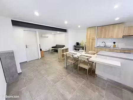 bas de villa   grand type 2/3 secteur cadeneaux