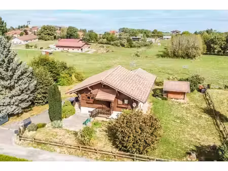 chalet avec vue lac  au calme  à 5 min à pied du centre - sain