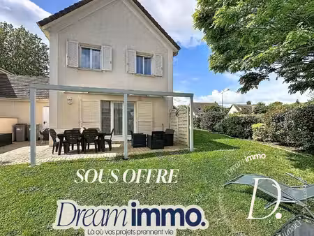 maison mitoyenne par le garage  3 chambres avec jardin arboré ?