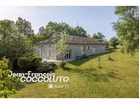 maison en pierre à la campagne