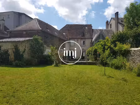 centre ville maison avec jardin et dépendances
