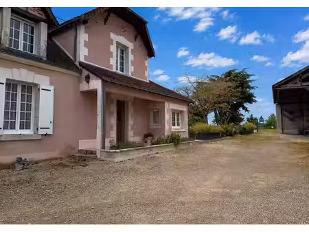 propriété de caractère avec gîte  piscine et dépendances à thenay