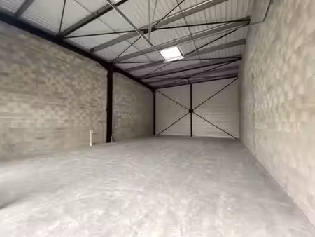 vente local d’activités 178m²