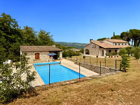 superbe maison en pierre – entièrement rénovée – 6 chambres – piscine – 124 m² de garage &