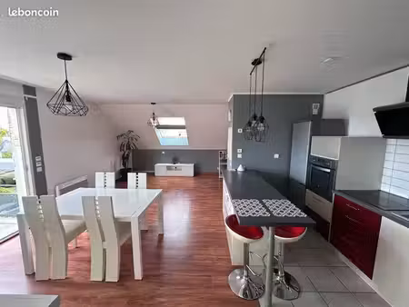 t3 centre de ste luce avec balcon et grand garage fermé