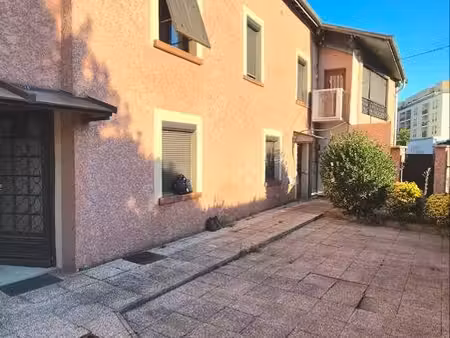 maison de ville de 163 m2 avec extérieur dans petite copropriété