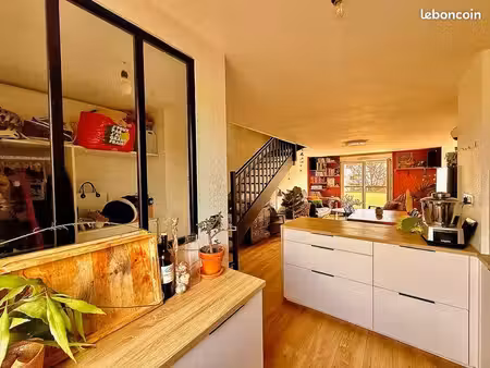 appartement meublé -66m2 garage et parking -ambares et lagrave