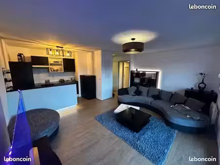 superbe t2 de 51 m² | dernier étage • piscine • parking