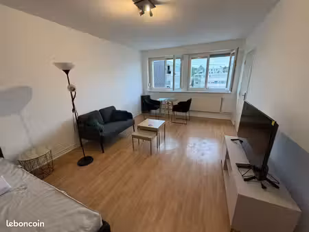 studio disponible immédiatement – 630 + 120 euros provisions sur charges (chauffage au gaz