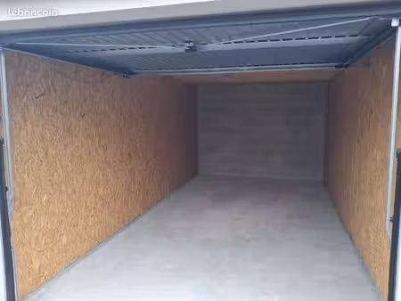 loue garage ou stockage fermé