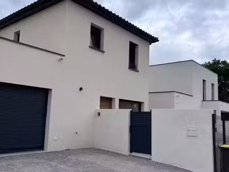 t2 de 30 m2 490 euros chambre +salle d’eau privée et espace cuisine