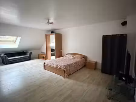 chambre spacieuse charge comprise situé à arnage