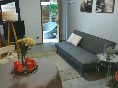 appartement t2 de 38 m² en rdc non-mitoyen avec courette fermée au sein d’un environnement