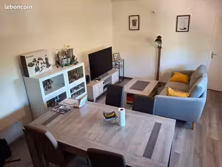 ? t2 44 m² rénové –climatisation – parking privatif – rousson