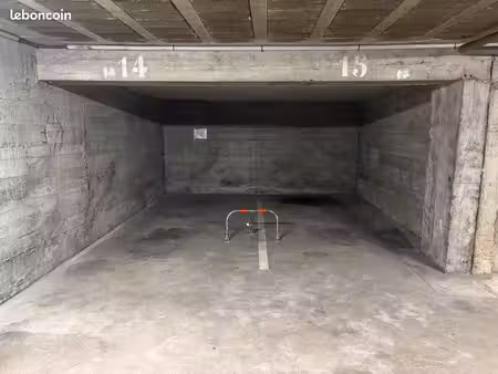 emplacement moto / scooter sécurisé – proche rer robinson
