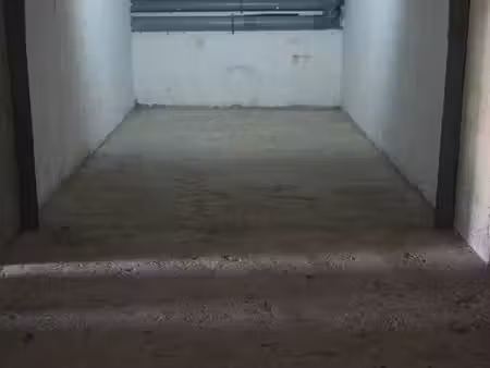 box / garage fermé à louer