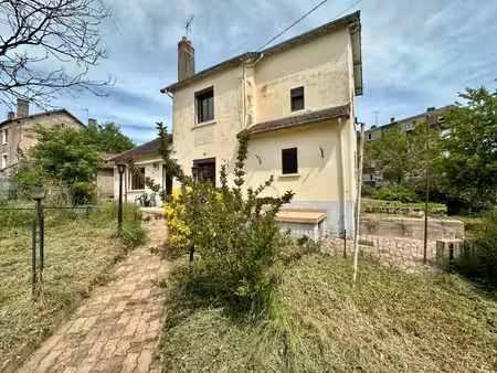 maison individuelle avec 3 chambres  à rénover