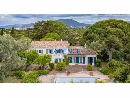 propriete 20mns de hyeres (aéroport)  15mns de la gare tgv t
