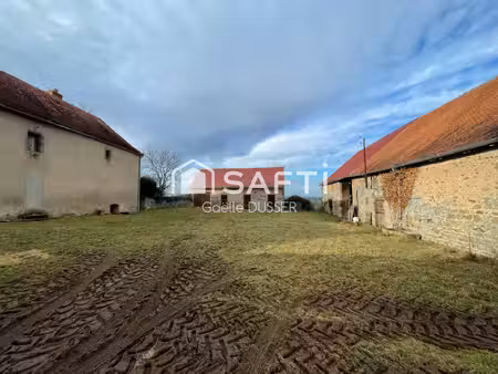 dépendances en pierres sur un terrain de 4 ha