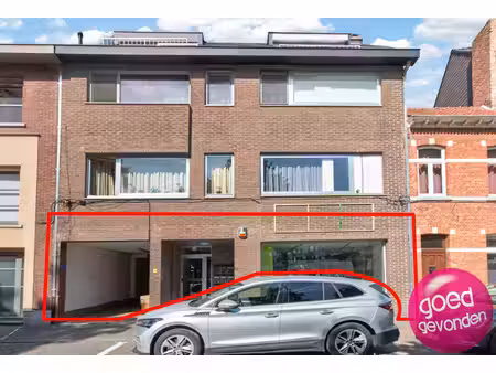 kantoor of handel met ruime parking en terras - centrum stad