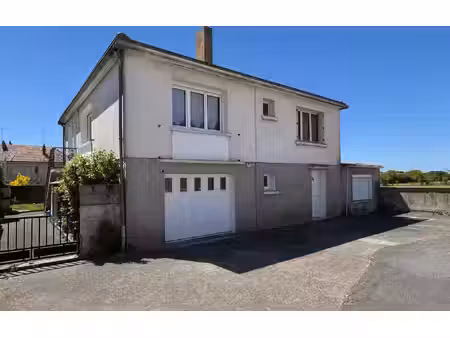 bégrolles-en-mauges - maison à rénover  fond d'impasse  en limite de campagne