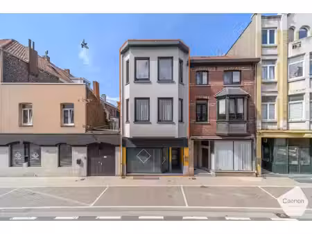 ruime woning met handelsruimte in het centrum van de panne