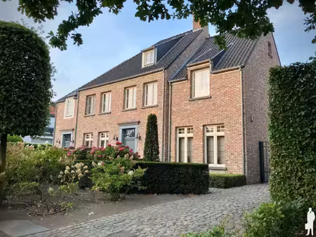 landelijke  instapklare woning met 4 slpk.  2 bdk. en een prachtige tuin te minderhout