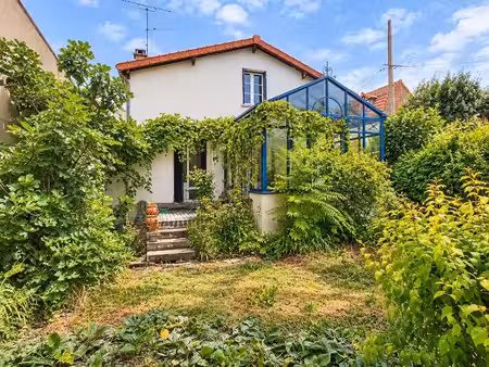a vendre tres rare maison familiale entouree de verdure