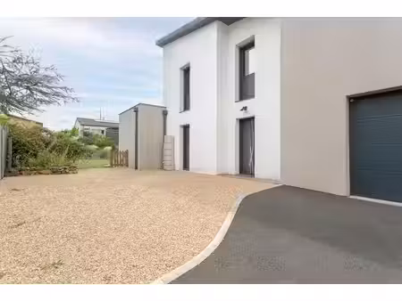 maison mouzillon 6 p . 4 chs . bureau . 138.77 m² . t 681 m² . garage . terrasse . balcon