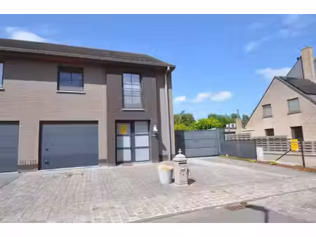 instapklare energiezuinige woning in het centrum van zandvoorde !